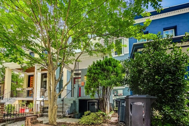 Foto del edificio - 2533 11th St NW