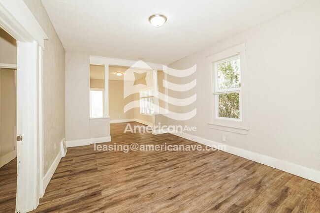 Building Photo - 1114 E Corrington Ave