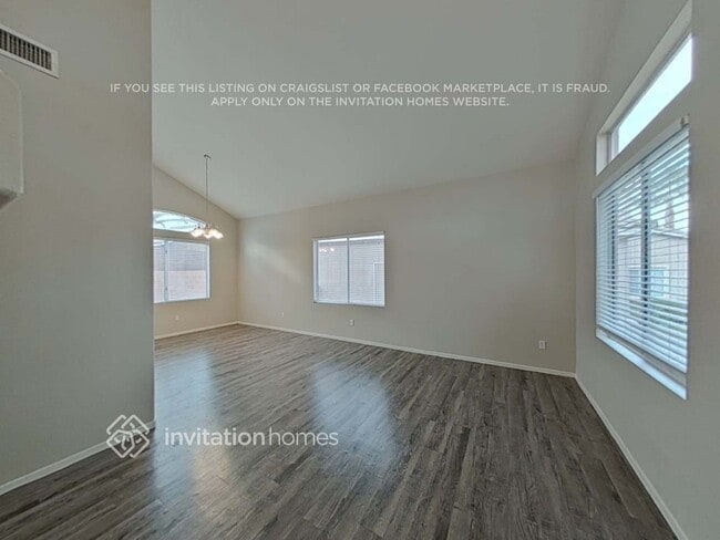 Building Photo - 327 Greenleaf Glen St