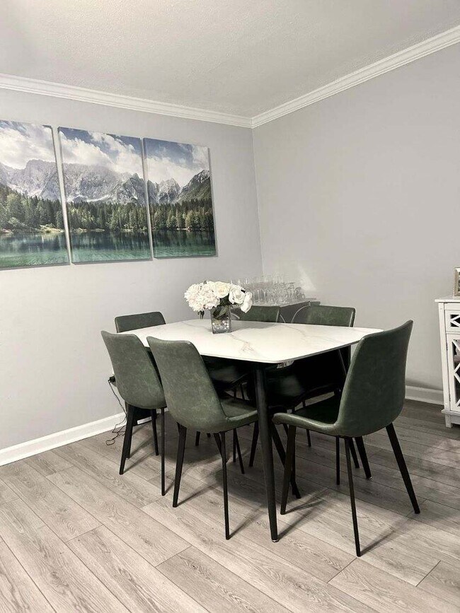 Building Photo - 639 Summer St