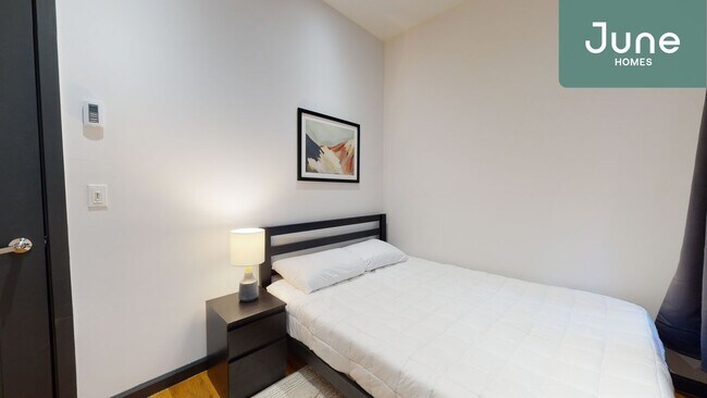 Foto del edificio - ROOM ONLY in 3-bed/1.0-bath Home