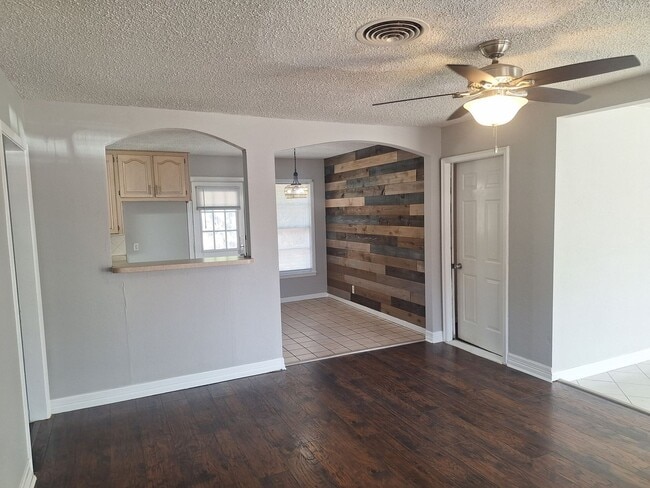 Building Photo - 1225 Harrison Ln