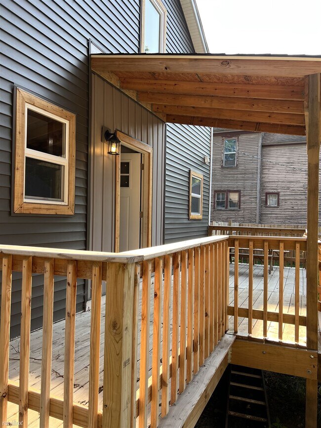 Foto del edificio - 3 br, 2 bath House - 111 West Elm Street