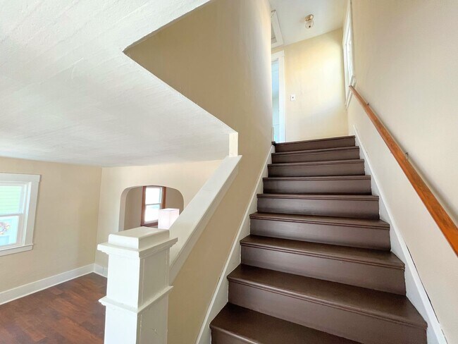 Building Photo - Sunny, Energy-Efficient Home in a Quiet, Close-to-Everything Neighborhood