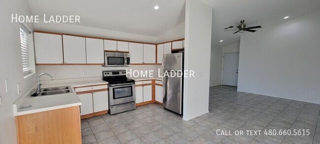 Foto del edificio - 8339 W Elm St