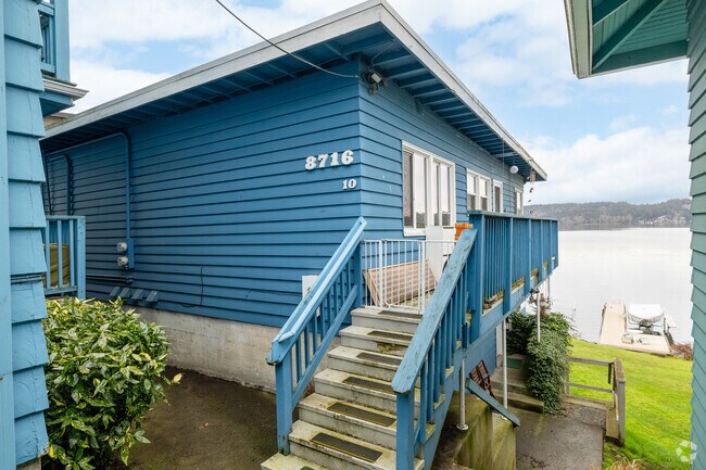 Foto del edificio - 8716 Sand Point Way NE