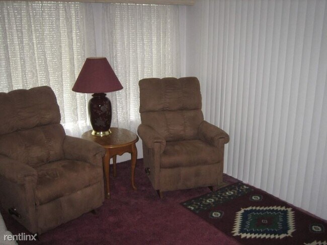 Foto del edificio - 3401 E Main St