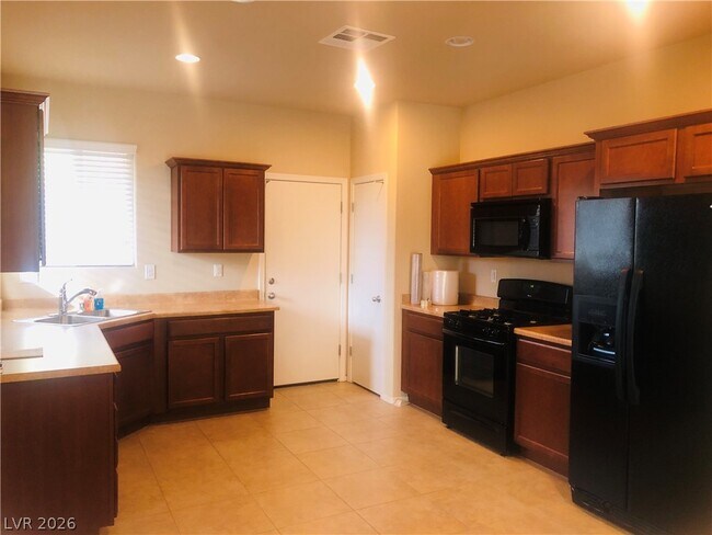 Foto del edificio - 5827 Corbin Ave
