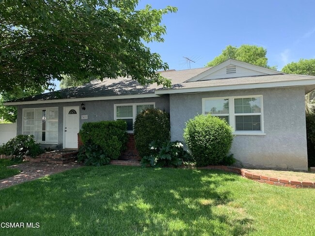 Building Photo - 7431 Cozycroft Ave