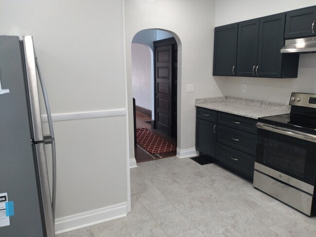 Building Photo - 304 Thurman Ave