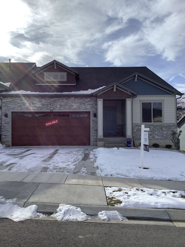 Primary Photo - Beautiful Home Nestled In The Hills Of Elk...