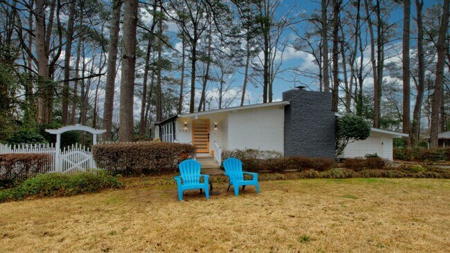 Building Photo - 3741 Greenhill Dr
