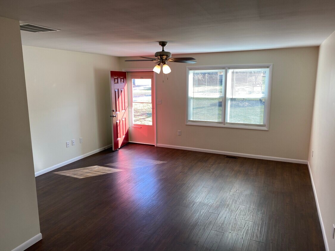 Foto principal - 7681 Brams Hill Dr