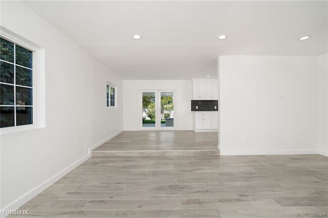 Building Photo - 5 br, 1 bath House - 23103 Erwin St