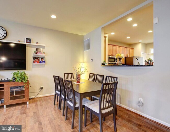 Building Photo - 42415 Redstone Terrace