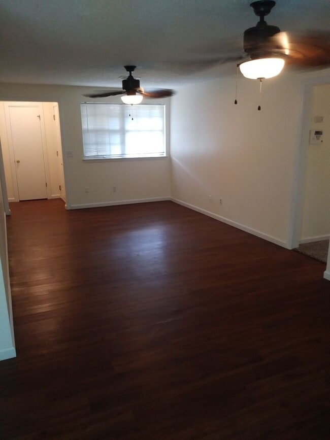 Foto del edificio - 2 Bed, 1.5 Bath, 2 Car Garage