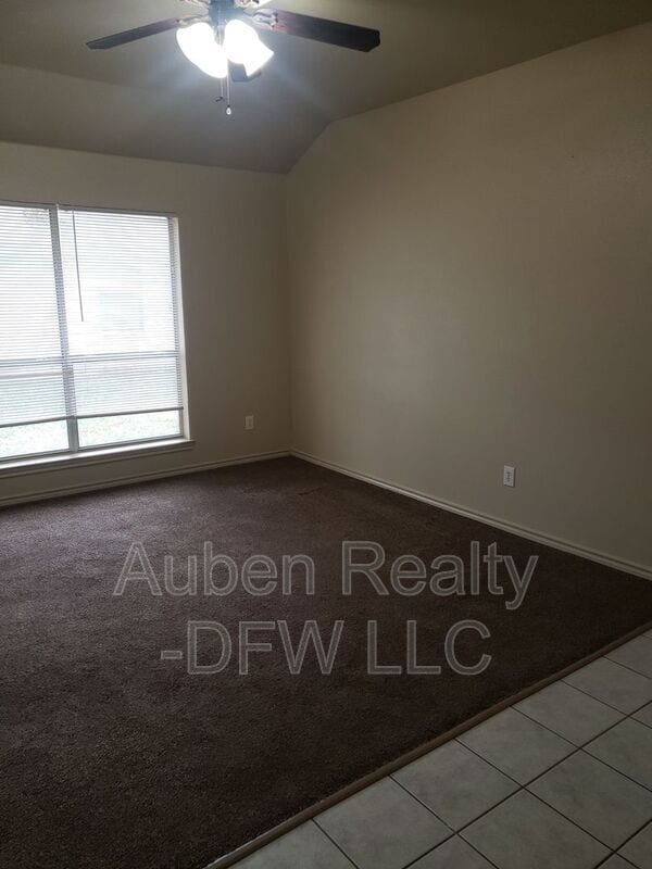 Foto del edificio - 114 Honey Bee Dr