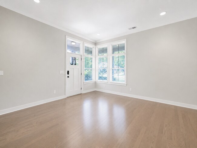 Foto del edificio - Check out this lovely, like-new home featuring 3 bedrooms, 2.5 bathrooms, a spacious 2-car garage...