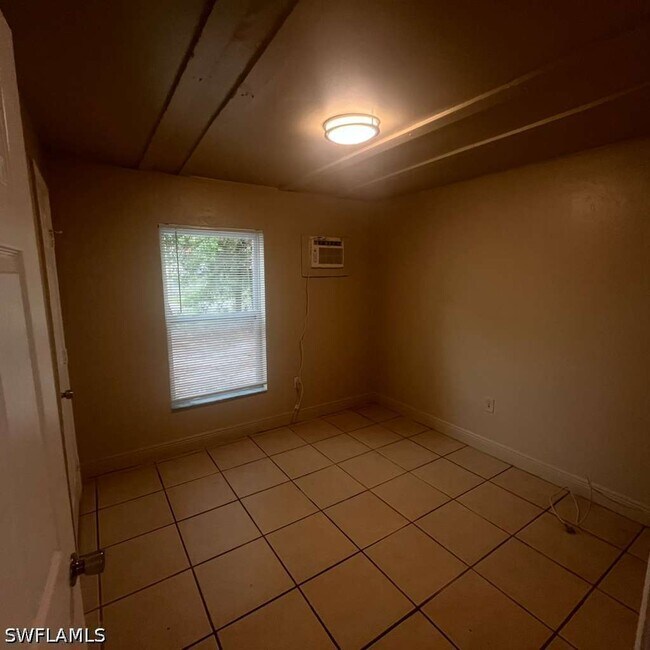 Foto del edificio - 1427 Markland Ave