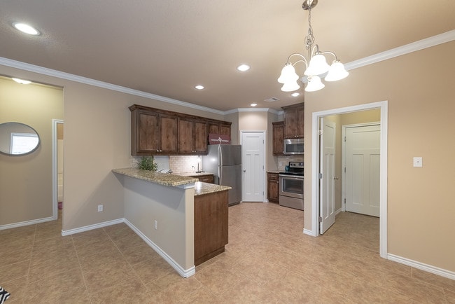Building Photo - 3612 Kenyon Dr