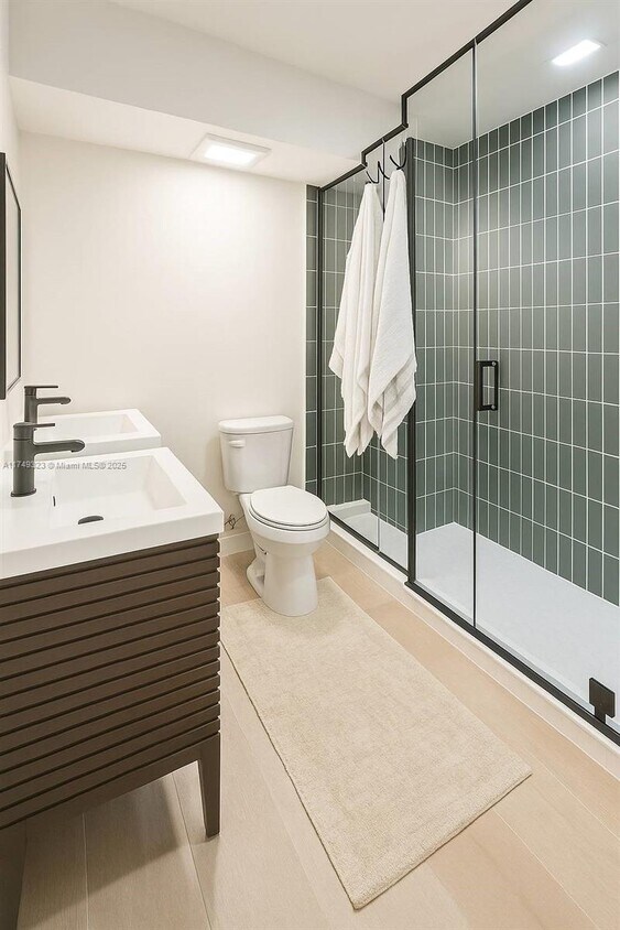 Foto principal - 10185 Collins Ave