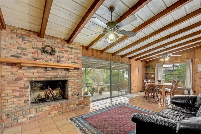 Building Photo - 4828 Rollingwood Dr