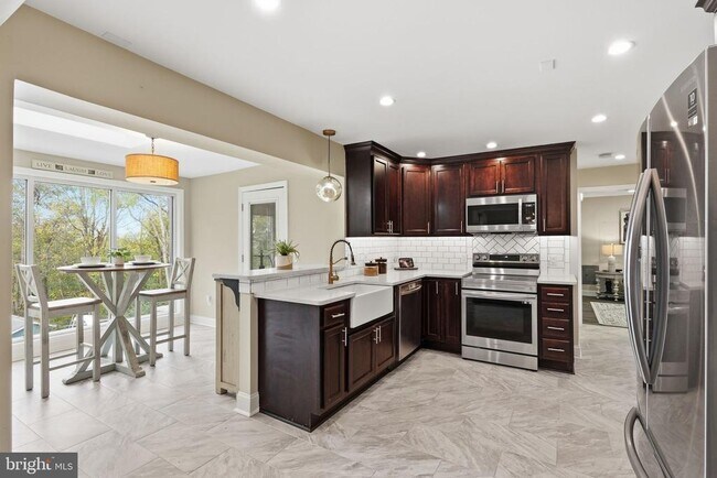 Foto del edificio - 5642 Jefferson Blvd