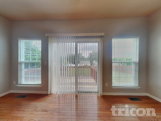 Building Photo - 2190 McLaughlin Dr