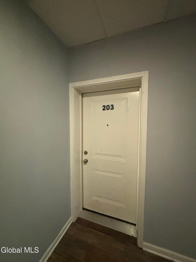 Foto del edificio - 940 Loudon Rd