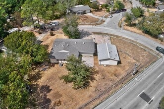 Building Photo - 2402 Loyce Dr