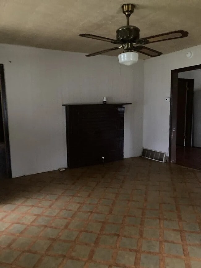 Building Photo - 2 Bedroom 1 Bathroom