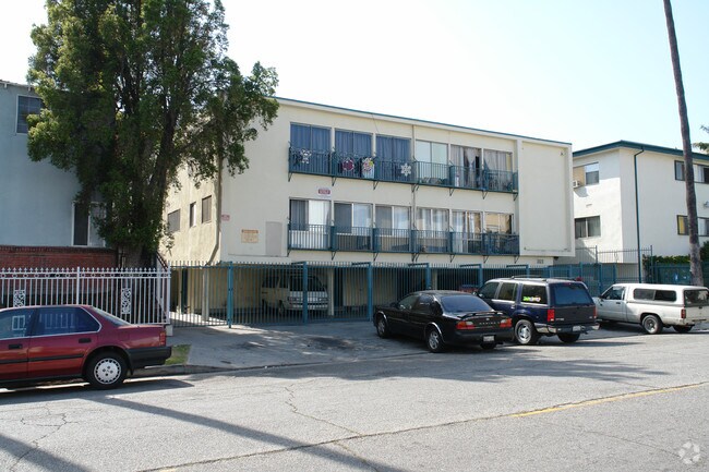 Building Photo - 321 S Mariposa Ave
