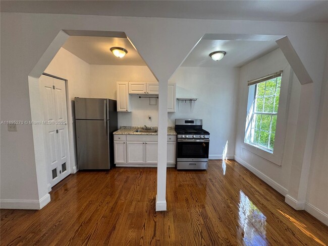 Building Photo - 177 NE 50th St