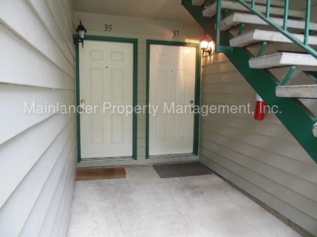 Building Photo - 6745 SW Scholls Ferry Rd