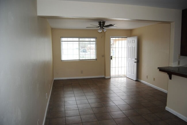 Building Photo - 520 Delfino Ln