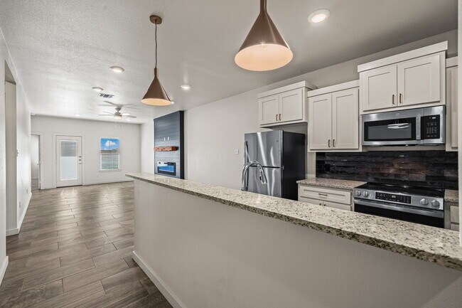 Foto del edificio - Beautiful townhomes in Frenship ISD!