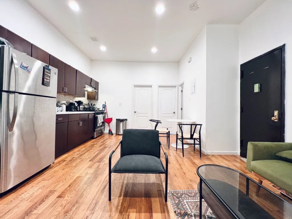 Primary Photo - Furnished room/NOT APARTMENT