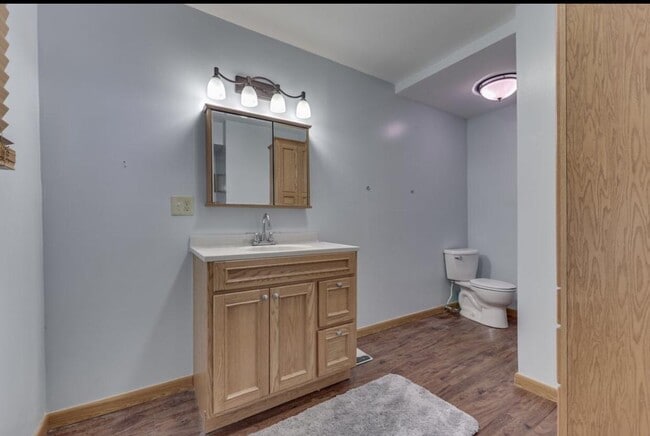 Building Photo - 3935 Mistletoe Dr