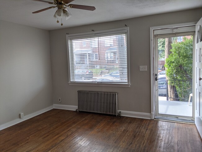 Living room - 625 Tolna Street