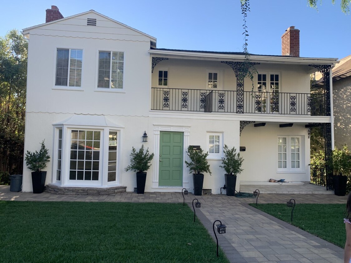 Foto principal - 1631 N Verdugo Rd