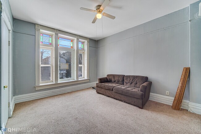 Foto del edificio - 1650 N Oakley Ave