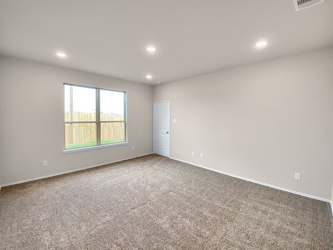 Building Photo - 13071 Clear View Dr