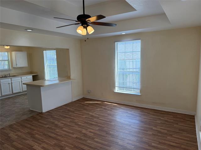 Foto del edificio - 1402 N Commerce St