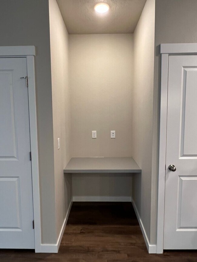 Building Photo - Newer 2 bed 2.5 bath townhome in Nampa, ju...