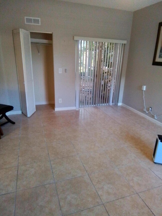 Foto del edificio - 8352 Mulligan Cir