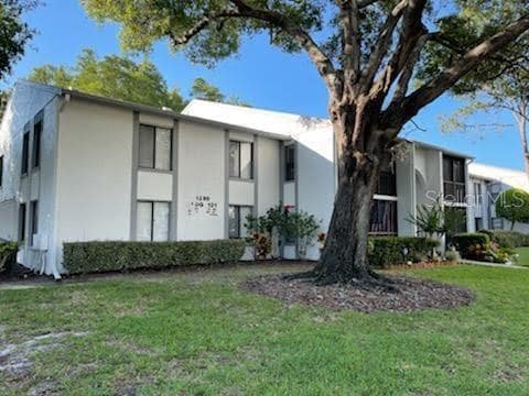 Primary Photo - 1290 Pine Ridge Cir E