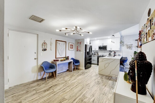 Foto del edificio - 290 W Palmetto Park Rd