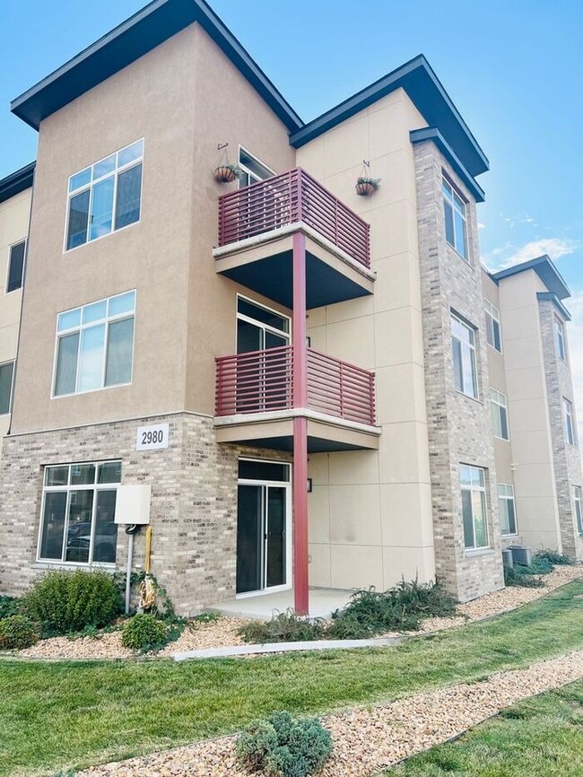 Building Photo - 2 bedroom, 1 bath condo located in Northwest Loveland, CO
