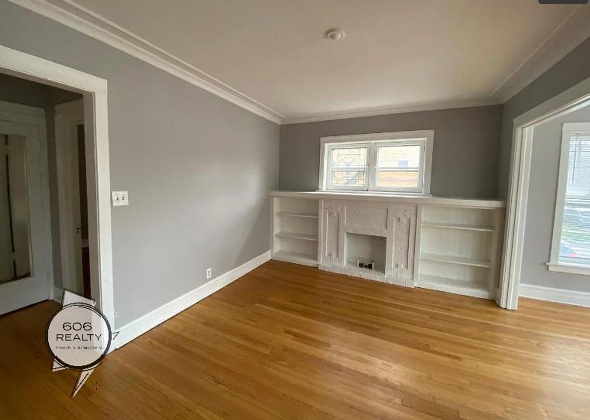 Primary Photo - East Albany Park Apts for Rent!