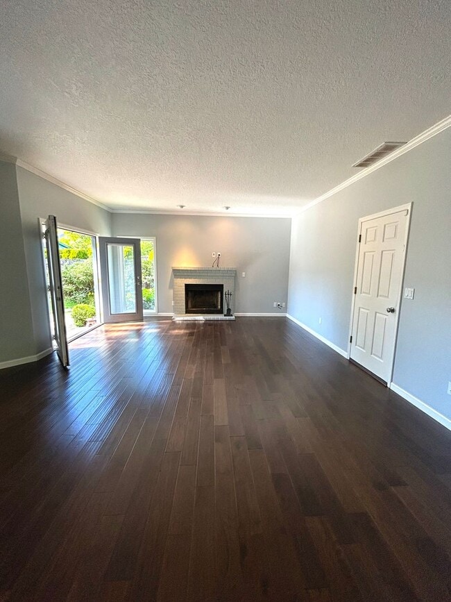 Building Photo - 8827 SW 90th Ave